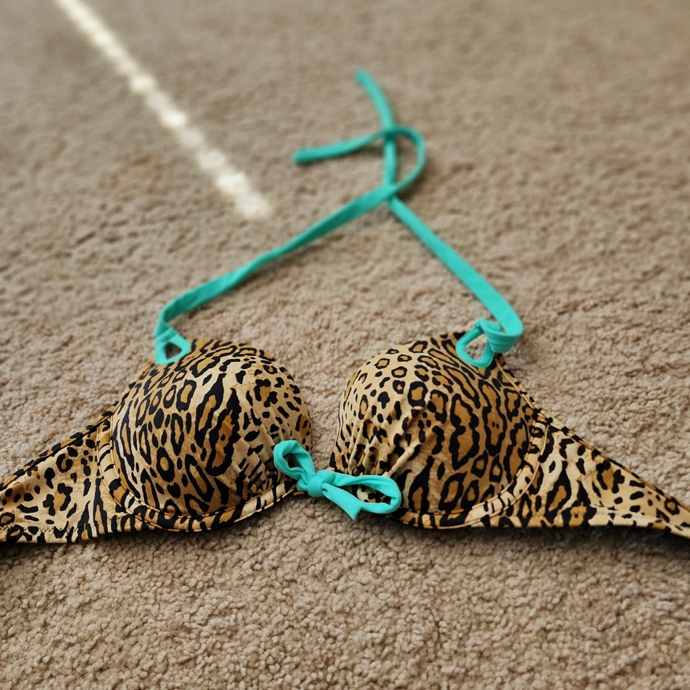 Victoria Secret Bombshell top 34C